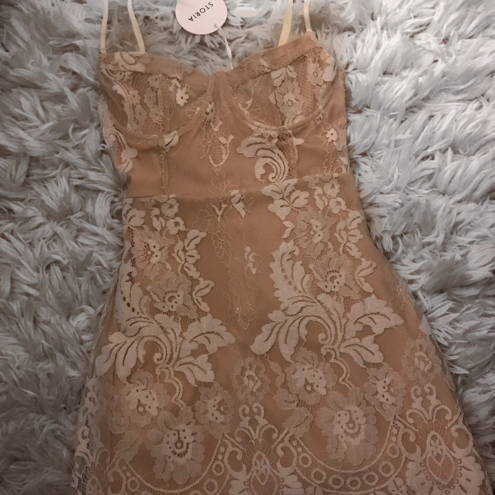 Lace cream dress